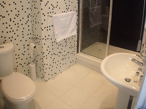 סוליהול Broad Oaks B&B מראה חיצוני תמונה